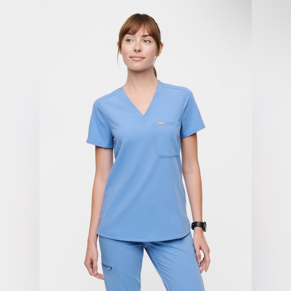 NWT CEIL BLUE FIGS CATARINA ONE POCKET SCRUB TOP SZ SMALL